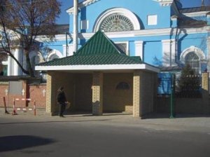Нова автобусна зупинка біля Вознесенського храму