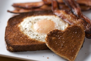 Как оформить завтрак любимой на 8-ое марта