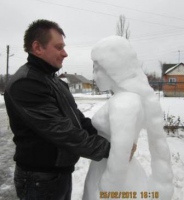 Снігові скульптури, немов із натури