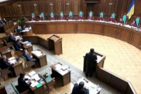 Конституционный суд не позволил парламенту снимать неприкосновенность с президента и судей