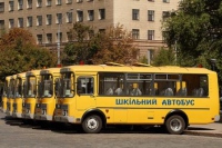 Шкільний автобус - в Червонооскільську ЗОШ.