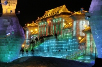 48-метровый дворец соорудили в ледяном парке города Харбин.