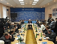 Микола Азаров  зазначив, що Кабінет Міністрів України аналізує всі критичні матеріали у ЗМІ.