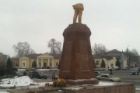 В Охтирці свободівці знесли пам'ятник Леніну