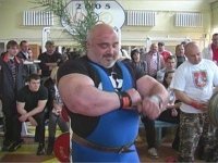 Украинский священник стал чемпионом мира по пауэрлифтингу