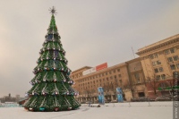 На площади Свободы установили елку