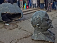 В Харьковской области снесли еще один памятник Ленину