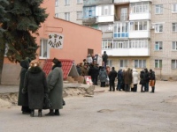Переселенці  з Донбасу оформлюють в Ізюмі довідки на соцвиплати
