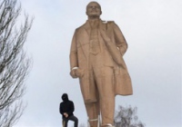 В Валках пытались разрушить памятник Ленину