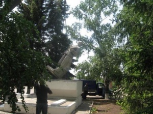 У Близнюках демонтували головного Леніна 