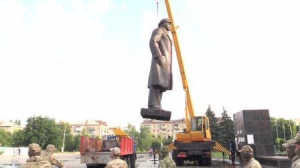  У Слов'янску демонтували пам'ятник Леніну