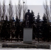 Правоохоронці Харківщини встановили особу, яка облила фарбою пам'ятник Леніну