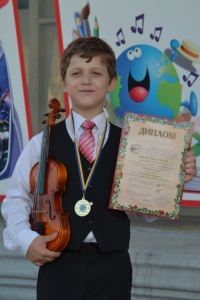 Учень Ізюмської музичної  школи став  лауреатом Всеукраїнського конкурсу